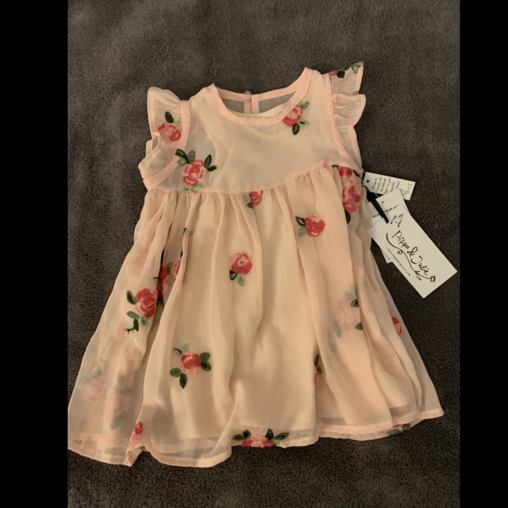 Cute embroidered gauze layered tunic. New w tags!
